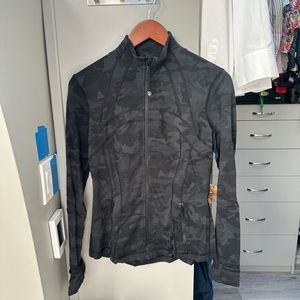 Like new size 8 Lululemon zip up